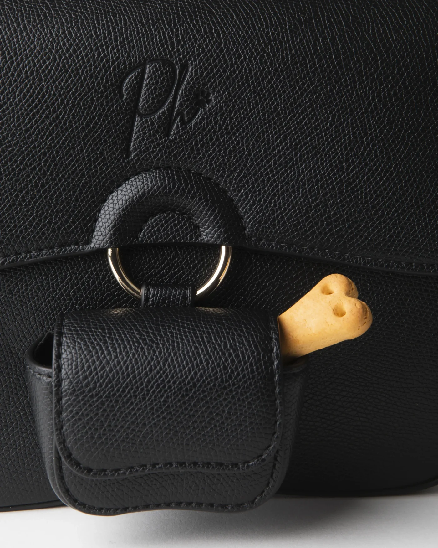 Dettaglio della chiusura ad anello, borsa Philia Black